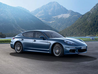 Porsche 918 Spyder lần đầu ra mắt thế giới tại IAA 2013