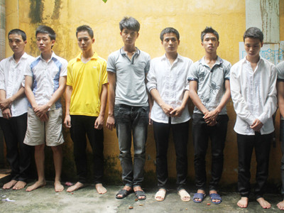 Bắt nhóm sinh viên tấn công cảnh sát