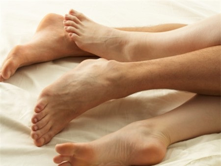 Nơm nớp vì vợ bệnh tim mà vẫn đòi "yêu"