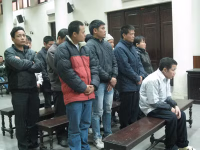 Cờ bạc cò con, lĩnh án tù giam