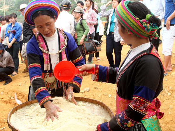 Một thoáng phiên chợ vùng cao