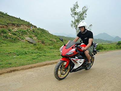 Visitor Phoenix R125 2013: Màn thoát xác ngoạn mục