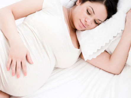 Mẹ ngủ sai tư thế, thai nhi dễ chết yểu