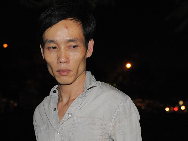 Cưỡi Mercedes, mang súng colt đi…'nộp công an'