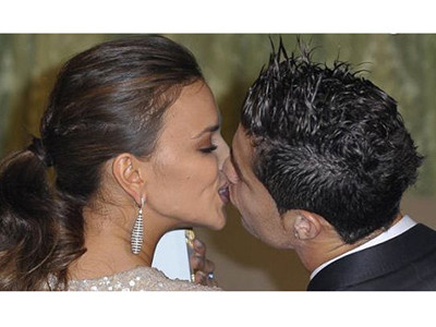 Ronaldo và bạn gái bị trộm... clip sex