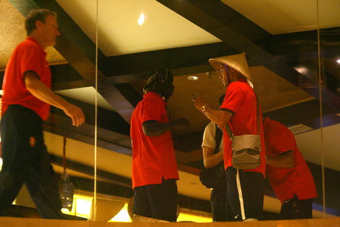 Ảnh độc về sao Arsenal tại Hà Nội