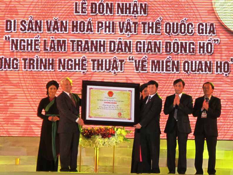 Trao bằng di sản văn hóa phi vật thể cấp quốc gia cho tranh dân gian Đông Hồ