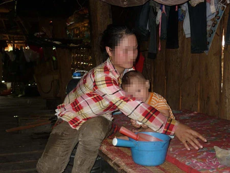 Bản không chồng nơi 'bão ết' tàn phá