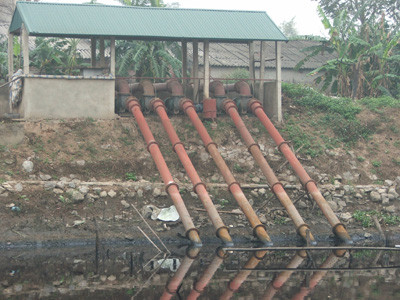 Không đủ nước cho trạm bơm lớn, nên pải đưa cả các trạm nhỏ vào vận hành