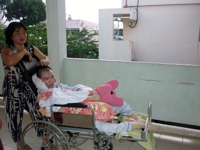 Ô-sin chăm bệnh nhân: Những mảnh ghép