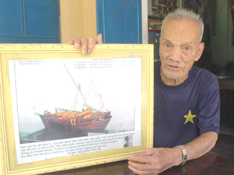 Gặp anh hùng thủy quân lái thuyền gỗ