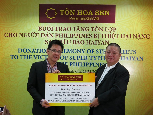 Hoa Sen hỗ trợ 14.000 m2 tôn cho người dân Philipines
