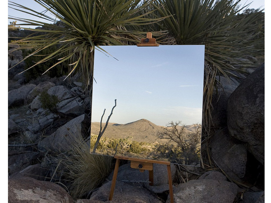 Cảnh vật phản chiếu trong gương tạo nên những bức tranh tuyệt đẹp