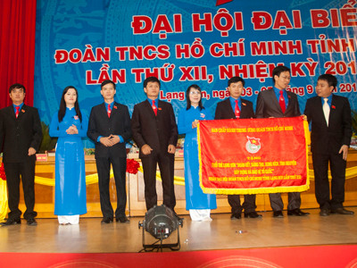 Tỉnh Đoàn Lạng Sơn nhận bức trướng của Ban chấp hành T.Ư Đoàn trao tặng tại ĐH