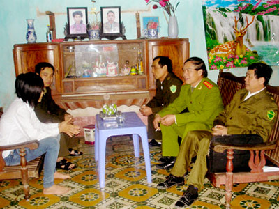 Những đứa trẻ bơ vơ khi bố mẹ sát hại nhau