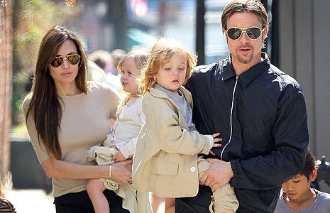 Angelina Jolie muốn các con được sống bình thường