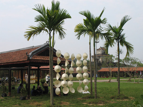 Bếp Việt trong vườn Huế