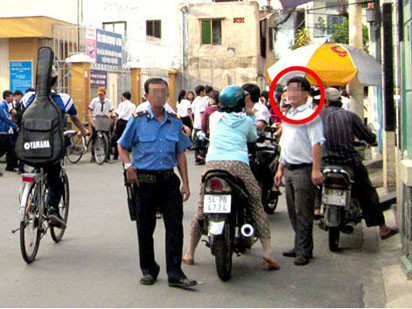 Giám thị gạ nữ sinh ‘đổi tình lấy điểm’