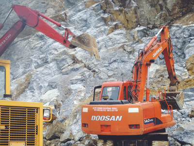 Hiểm họa lơ lửng tại các mỏ đá