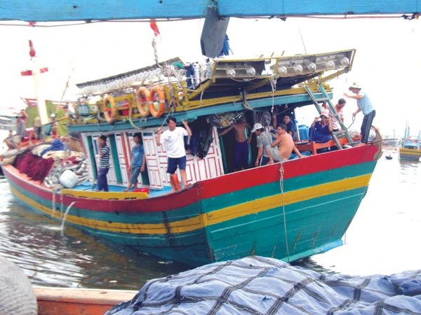 Tàu hải giám Trung Quốc 'đổi chiêu' liên tục