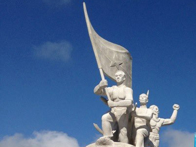 Khánh thành tượng đài khởi nghĩa Ba Tơ