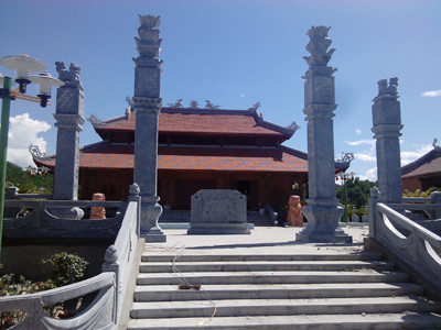 Uy nghi Đền anh hùng liệt sĩ Truông Bồn