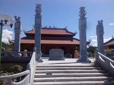 Uy nghi Đền anh hùng liệt sĩ Truông Bồn