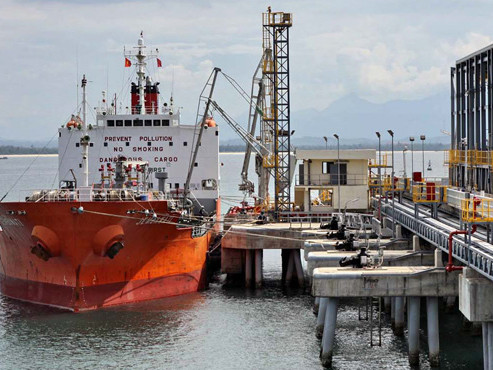 Khó giảm thuế xăng dầu vì nhà máy lọc dầu