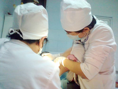 Đưa người yêu đi ...vá cái “ngàn vàng”