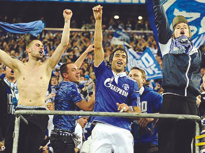 Hoàng tử và bầy 'quỷ đỏ'