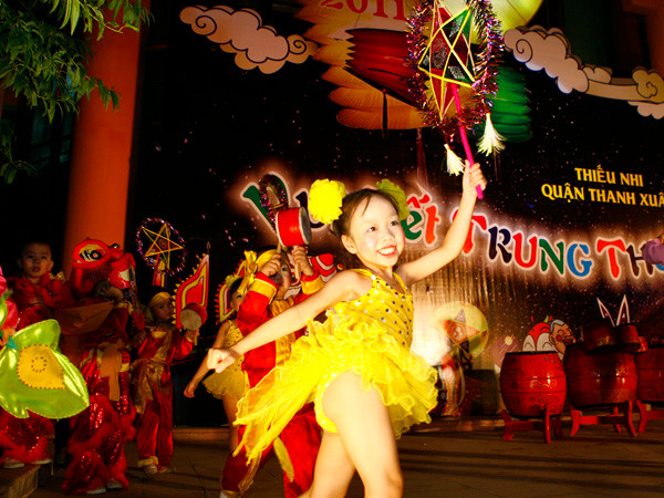 Trẻ em Hà Nội vui hội trăng rằm
