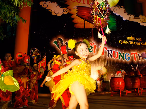 Trẻ em Hà Nội vui hội trăng rằm