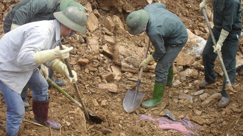 Vụ sạt lở Quốc lộ 6: đã tìm được thi thể hai nạn nhân