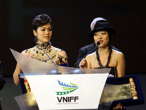 Nhật Kim Anh giành giải nữ viễn viên xuất sắc nhất