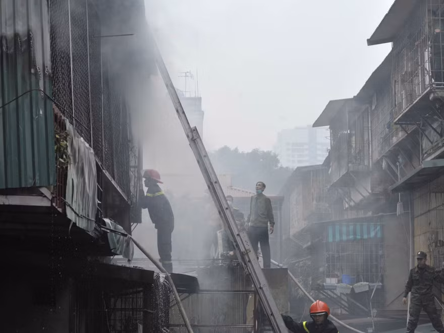 Hiện trường vụ cháy khu tập thể D11 Nam Đồng