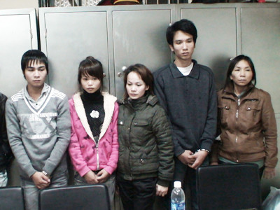 Báo động khiêu dâm, mua bán trẻ em qua mạng