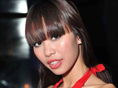 Hà Anh thiếu 'hương thầm'