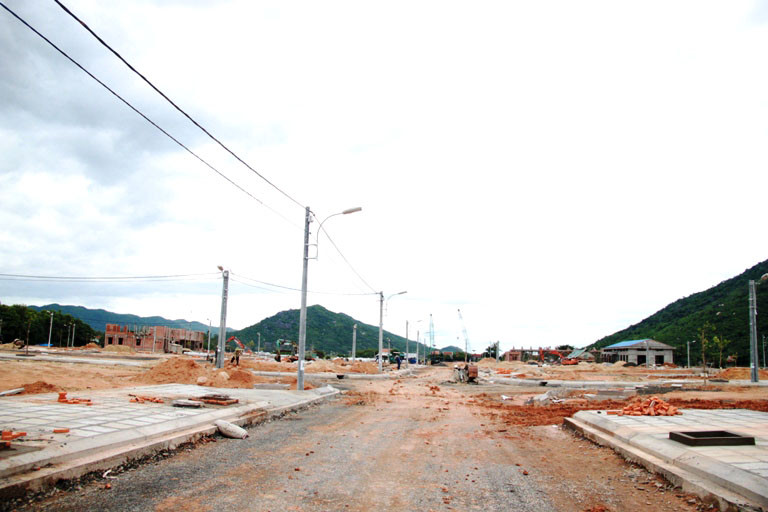 Hối hả trên công trường 'phố mới' Đèo Cả