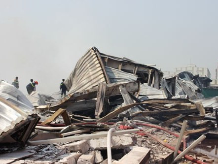 11.000m2 nhà xưởng Diana thành đống đổ nát