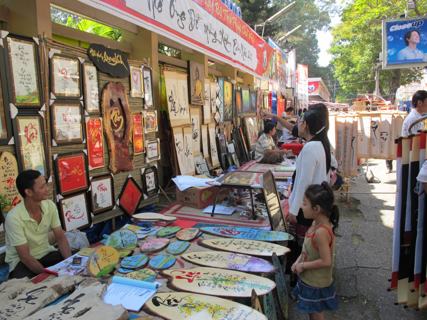 Nhộn nhịp sắm Tết