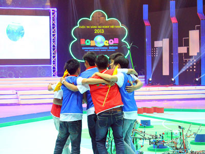 Robocon Việt Nam: Sân chơi của Lạc Hồng
