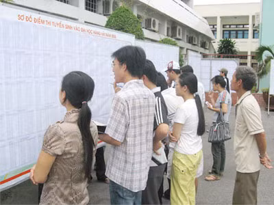 Thí sinh xem điểm thi. Ảnh minh họa