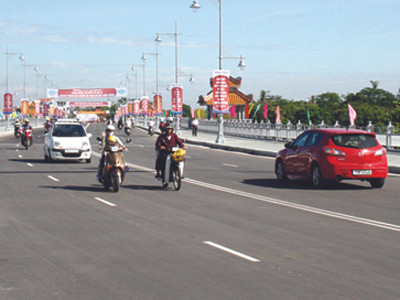 Trái khoáy việc đặt tên cầu ở Huế