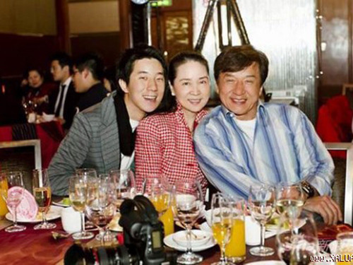 Ngôi sao Thành Long không chia tài sản cho ‘con rơi’