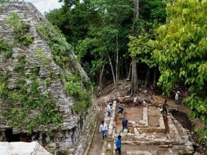 Phát hiện móng cung điện 2.000 năm tuổi