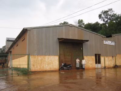 Nhà máy cạn vốn đóng cửa Ảnh: L.K