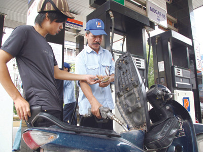 Lại đồng loạt đề nghị tăng giá xăng dầu