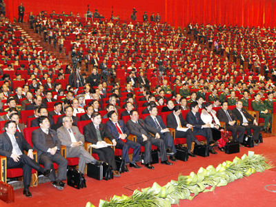 Một phiên thảo luận các văn kiện tại hội trường