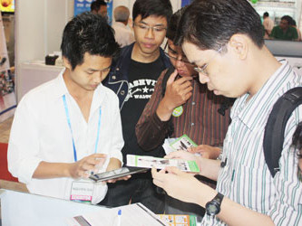 Chạy đua kinh doanh sách điện tử