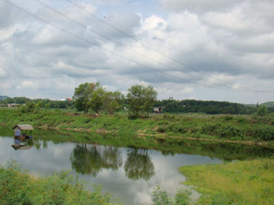 Lòng hồ Trị An lại bị xâm lấn